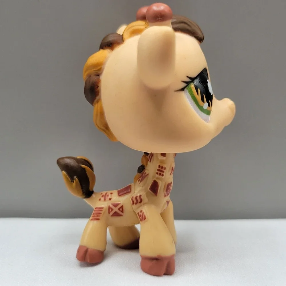 Littlest Pet Shop LPS #902 Giraffe Animal Figurine Hasbro Toy With Green Eyes